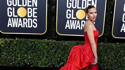 Scarlett Johansson Lleva Un Vestido Rojo De Vera Wang A Los Golden