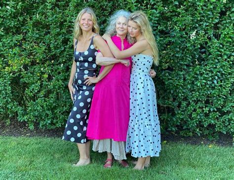 Gwyneth Paltrow Blythe Danner And Apple Martin Pose For Goop