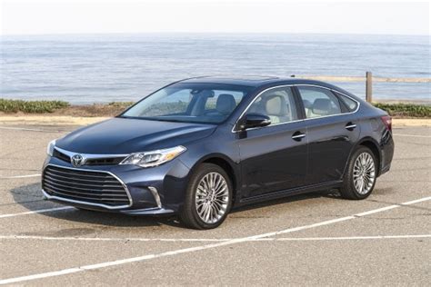 Used 2018 Toyota Avalon Xle Premium Sedan Review And Ratings Edmunds