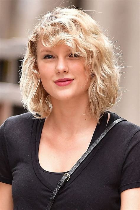 Taylor Swift Haircuts 30 Taylor Swifts Signature Frisuren Curled Bob
