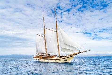 Sewa Kapal Lamima Phinisi Labuan Bajo Luxury Sailing Yacth Ala Sultan