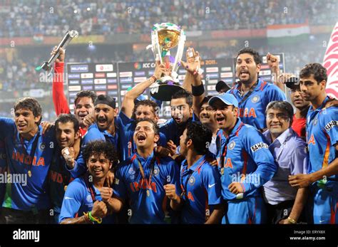 Cricketers Celebrate Icc World Cup Trophy Beating Sri Lanka Icc Cricket