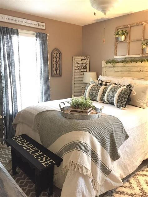 That's because a farmhouse decor can bring a tranquil and warm mood into your room. Elegant Farmhouse Bedroom Decor Ideas 49 - HOMYHOMEE
