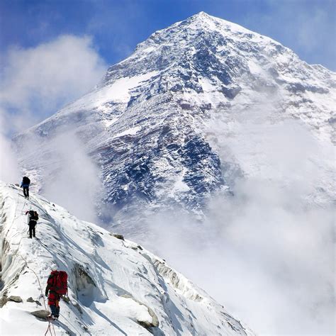 Theres A Report Of Stolen Climbing Gear On Mount Everest