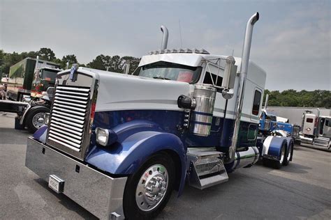Photo Gallery Dozens Of Show Trucks Turn Up For 75 Chrome Shop Pride