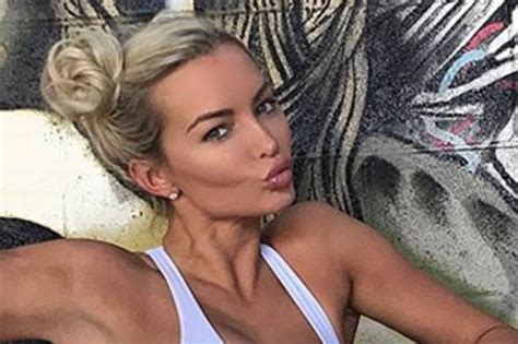 Lindsey Pelas Model Flexes Her Muscles In Sexy Display Daily Star