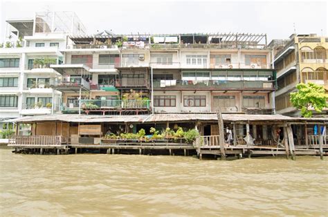 7 vermietung 23 bis 69 m². Flussufer-Wohnungen, Bangkok Redaktionelles Stockfoto ...