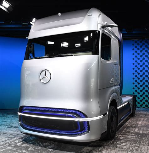 Klimaschutz Daimler Will Mit Total Konzern Wasserstoff Lkw Bauen DER