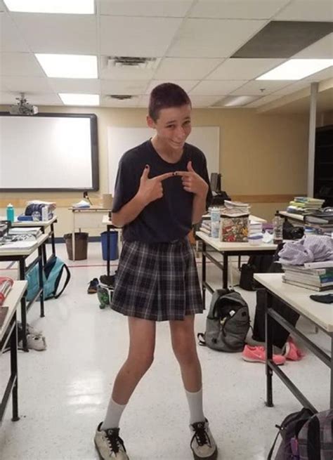 Estudiantes De Escuela En Canadá Vistieron Falda Para