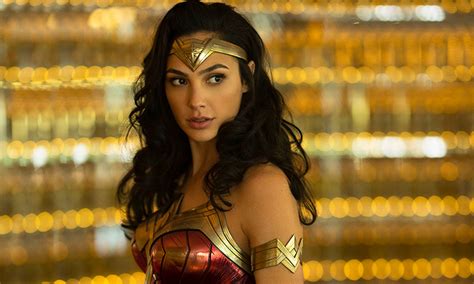 Original Wonder Woman Actor Lynda Carter Makes Surprise Cameo In Gal