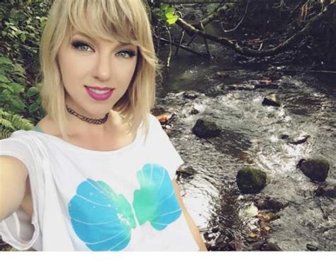 April Gloria Is A Perfect Taylor Swift Look A Like 20 Pictures