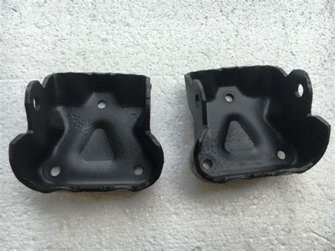 Find Small Block Chevy V8 Motor Mount Brackets 471634 Clam Shell 305