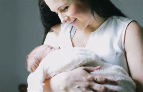 7 Easy Ways To Support A New Mom New Moms New Mothers Mom