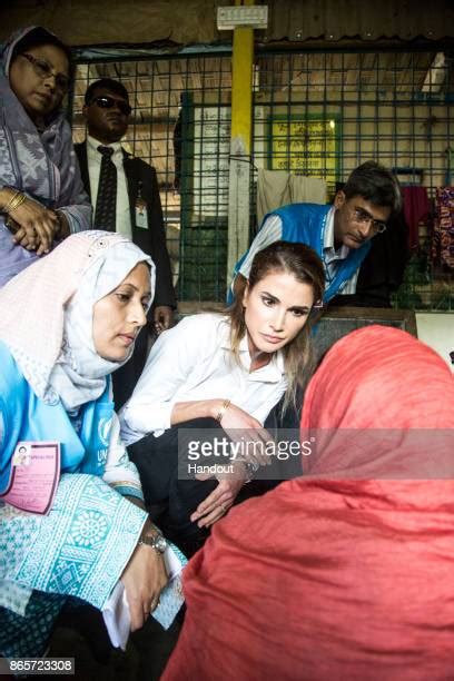 Queen Rania Of Jordan Visits Rohingya Refugees In Bangladesh Photos And Premium High Res