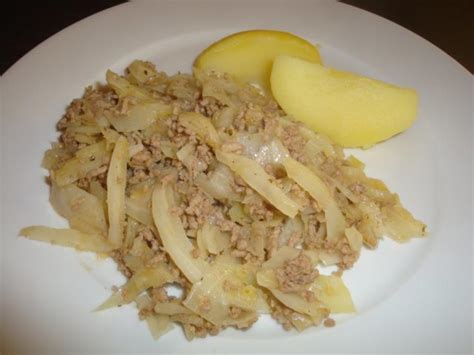 Weißkohl Mit Hackfleisch Und Kartoffeln