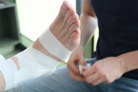 Feel better in the comfort of your own home. Medical Taping Concept | Fysiotherapie | B&B Healthcare