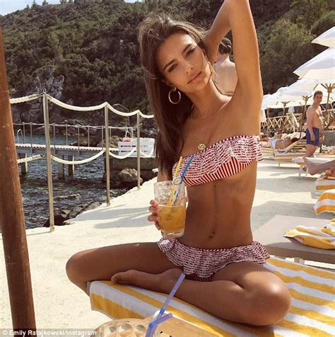 Emily Ratajkowski Flaunts Her Figure In Nautical Bikini Daily Mail Online