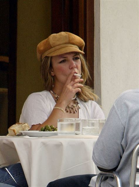 The Gallery For Britney Spears Smoking Cigarettes