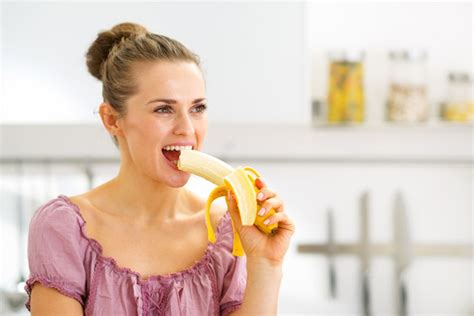 9 Raisons Surprenantes Pour Lesquelles Nous Vous Recommandons De Manger Une Banane Tous Les