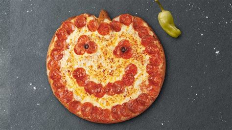 Heres How To Get Papa Johns Pumpkin Shaped Pizza For A Halloween Bite