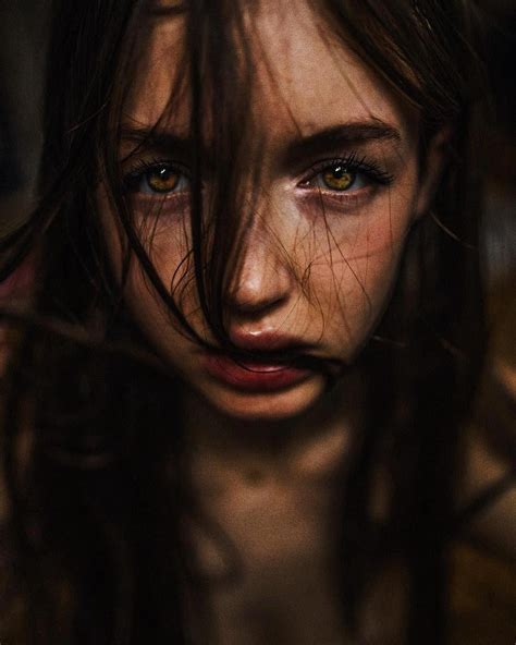 Fine Art And Dark Beauty Portrait Photography By Haris Nukem Photographytutorials Dark Portrait