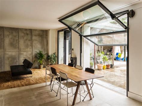 A glass garage door is a window and door in one, it's a great way to connect the spaces, to bring much light and fresh air in and to enjoy the views. Chassis menuiserie basculant | Home, House design, Garage ...