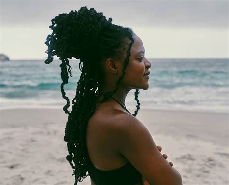 25 Perfect Vacation Hairstyles For Black Women In 2022