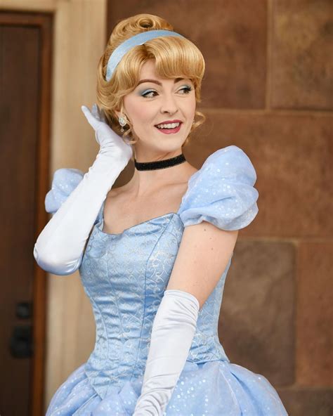 Épinglé Par 2trh2 Sur Cinderella Face Characters Cendrillon Cosplay Princesse
