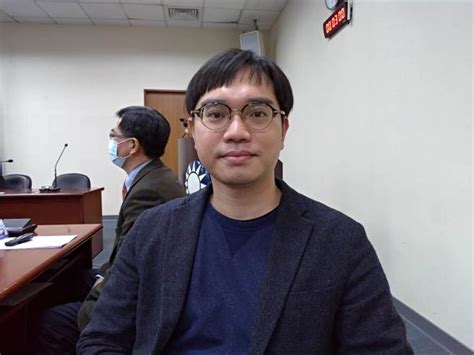 Please add to it, or discuss it at the etymology scriptorium.) 王八. 罷王領銜人唐平榮：罷王總部不是任何政黨的側翼 - 政治 - 中時