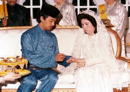 Antara kisah klasik percintaan antara selebriti dan kerabat diraja. Duli Mahkota : Pewaris Takhta : Pahang Darul Makmur