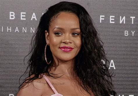Rihannas New Fenty Makeup Ad With Instagram Star Blameitonkway Shows
