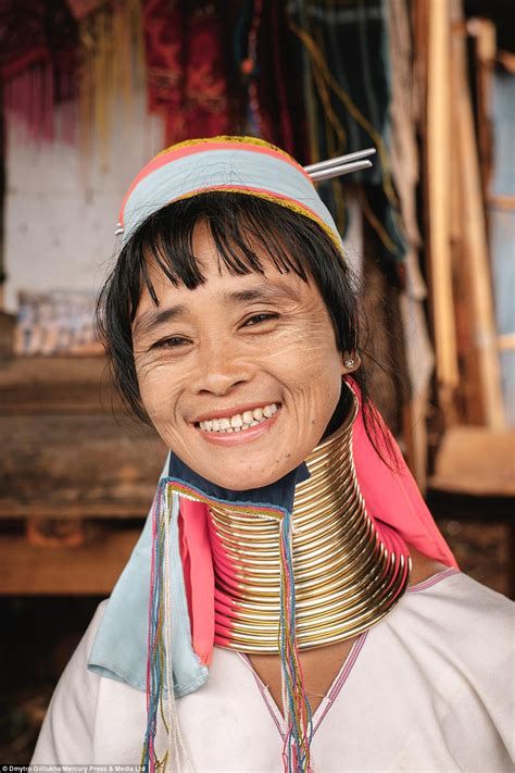 The rings were also said to make the women undesirable to slave traders. Photographer Dmytro Ghilitukha captures members of Kayan tribe 'stretch' their necks | Daily ...