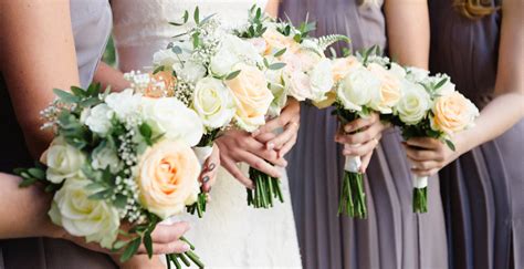 Here is the latest average cost of weddings, based on an annual survey of 3,300 brides and grooms around australia, asking them how much they spent. Average Cost of Bridesmaids Bouquet in 2020 - Weddingstats