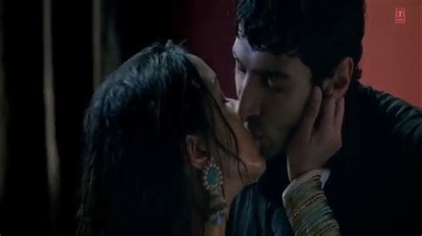 Meri Aashiqui Ab Tum Ho Best Song This Kiss Video Is Romantic Mein Aashiqui 2 Song Lovestare
