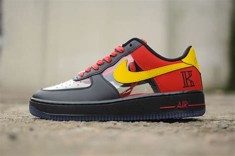 Avec des dizaines de millions de paires écoulées depuis 1982, cette sneaker mythique symbolise à elle seule la mode streetwear. Clear Nike Air Force 1 Low for Kyrie Irving | Complex