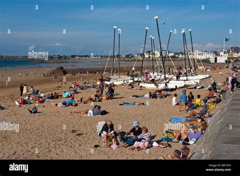 St Malo Beach High Resolution Stock Photography And Images Alamy