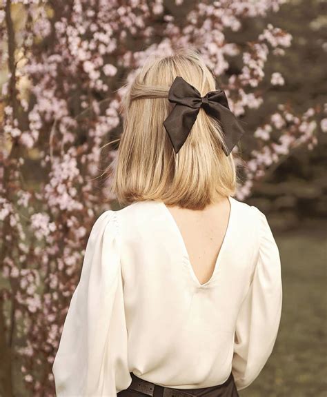 half up hairstyles with ribbons are taking over instagram and here s how you can pull it off
