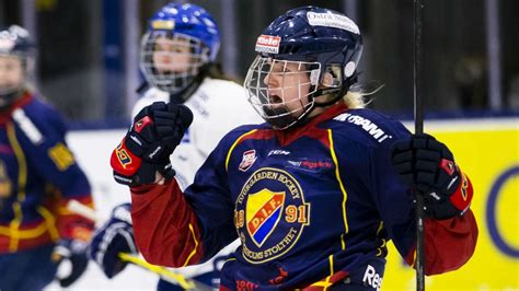 Det meddelar klubbdirektören agne bengtsson som gjort ett nytt avtal med sportchefen. HV71 har fortsatt svårt mot Djurgården - Jakobsen glänste ...