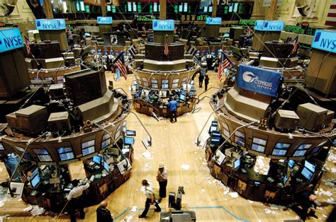 Although some of its functions have been transferred to electronic trading platforms, it remains one of the world's leading auction markets, meaning specialists (called. Top 10 Big Stock Exchanges in the World - List Dose