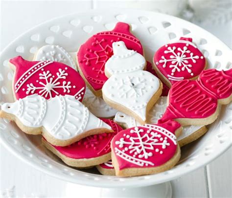 Pertaining to or consisting of pictures; Gorgeous and Delicious Christmas Cookies - Design Swan