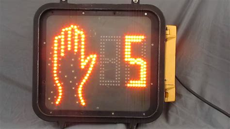 Older Ge Countdown Pedestrian Traffic Signal Cycling Youtube