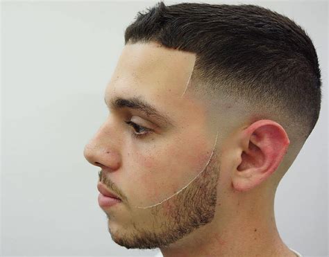 May 16, 2018 · a skin fade haircut though can still be split up into the four categories above, so it's up to you and your barber whether you go for a taper, low, mid or high skin fade. Fade Haircut 2021: 12 High Fade Haircuts for Smart Men