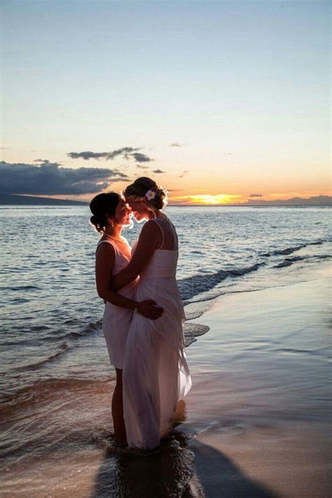 Pin By Tawane Ohara On Casamento Lésbico Na Praia Lesbian Wedding Photography Lesbian Wedding