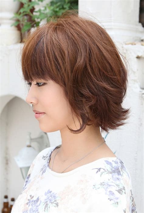 Side View Of Layered Short Brown Bob Hairstyle Hairstyles Weekly