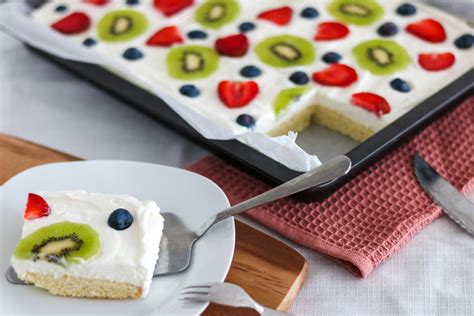 Sommerlich leichter Zitronen-Buttermilch Kuchen