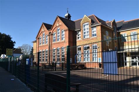St Michaels Primary School © N Chadwick Geograph Britain And Ireland