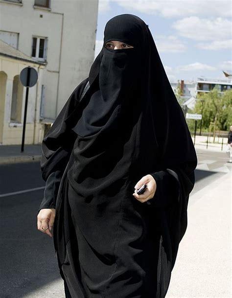 Nantes Condamné Pour Avoir Arraché Le Niqab Dune Femme Elle