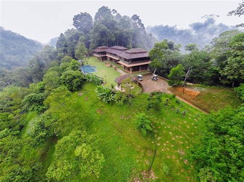 Our villas are spread out at various locations so we do not have a reception or a concierge and you will not find a lobby or a gym. Puncak Rimba Bentong Jadi Lokasi Pernikahan Yuna Dan Adam