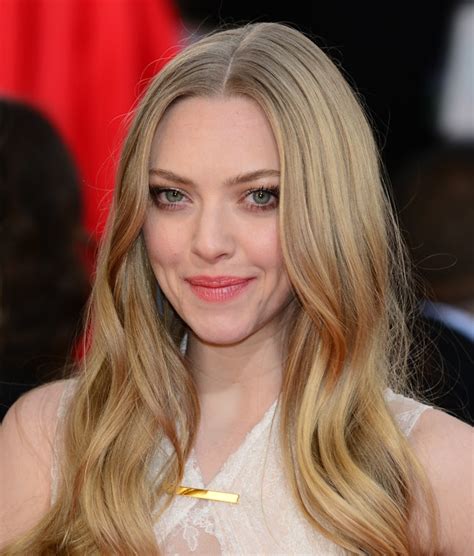 17 Amanda Seyfried Hairstyles To Try At Home Because She Is A Queen