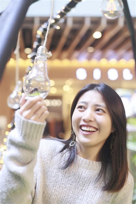 Jun 29, 2021 · 香港男子花劍奧運代表（左起）：張小倫、蔡俊彥、教練gregory、吳諾弘、張家朗及總教練鄭兆康。 劍擊場上，看似是一人一劍的孤軍作戰，不過香港男子花劍隊能夠登上亞洲第一、首奪奧運團體賽入場券，憑的卻是眾志成城的團隊合作及互相支持。 擊劍甜心磨7年 從懷疑人生變鈍劍一姐 - 翻爆 - 翻報
